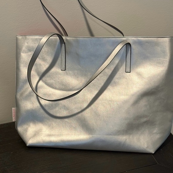 Clinique Holiday Bag-Brand New! Never Used! Tags Still Attached! - Picture 6 of 6
